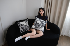 Foot Joy Photography Issue 58: Model Qing Qing (Pairing: navy blue T-shirt, gray shorts, white cotton socks, skate shoes, bare feet)