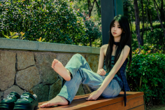 Foot Joy Photography Issue 49: Model Xiaoyao (Pairing: blue plaid suspenders, denim trousers, white cotton socks, Crocs, bare feet)