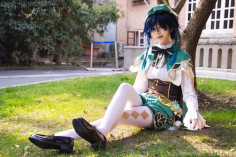 Foot Joy Photography Issue 33: Model Xin Ling (Paired with: Wendy cosplay suit, black leather shoes, white stockings)