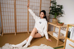 Foot Joy Photography Issue 22: Model Coke (Pairing: white sweatshirt, black leggings, sneakers, flesh-colored socks, white long cotton socks)