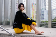 Foot Joy Photography Issue 10: Model Xingduo (Pairing: black sweater, yellow dress, plush slippers, white cotton socks, bare feet)