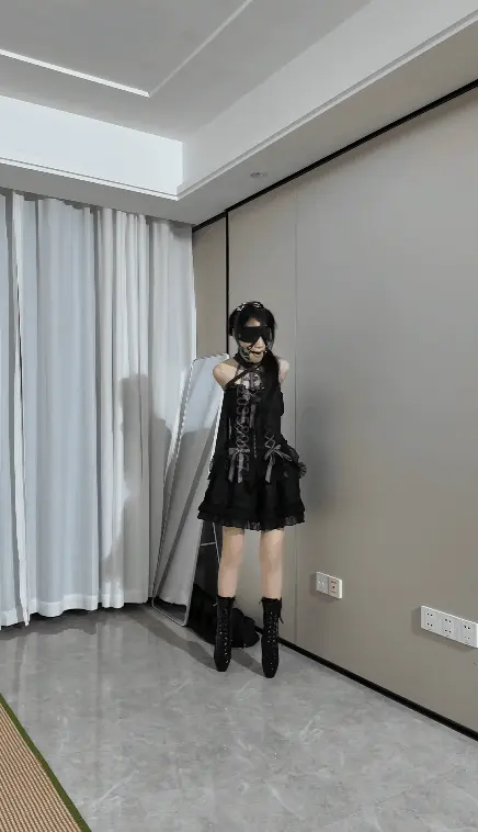 [Changyancao] Ballet high-heeled shoes are forced to stand and move + lifting the ball is forced to stand, and the pain in the feet makes me cry, and in the end I only use the heels to maintain balance.