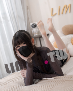 [Limerence]Chao fair-skinned long-legged school girl, pink and tender, bare feet [filmed with mobile phone] 2 videos