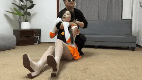 [Marvel DC][Starring Xixi] Sailor Moon was defeated by a crotch attack