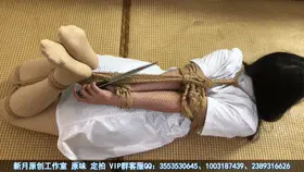 The little nurse who enters the room is super tight with her elbows and straight arms straight! [New Moon][Jiayi] Micro plot The little nurse who comes into the room is super tight and her elbows are straight and her arms are looking for scissors. Her arms are almost changing color.