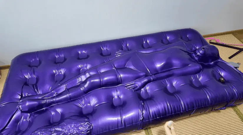 [Chang Yan Cao] Shuang Miao was completely tied up and stuffed into a vacuum bed to escape the challenge. She was tied up and played with, and she was punished for 2 hours of extra time!!! She kept pumping and compressing, and even breaking down and crying didn't help!